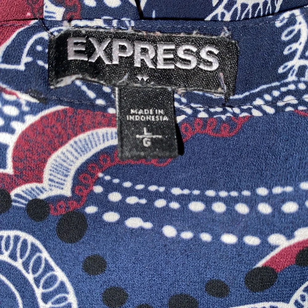 Express Patterned Blouse - Picture 2 of 4